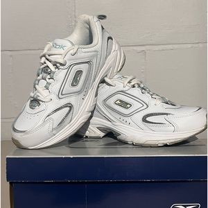 Women’s Reebok tennis shoes